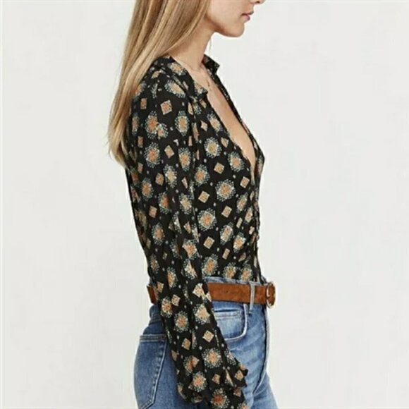 Free People Sydneys Party Top XS Medallion Printed Deep V Revolve Black Trendy - Picture 16 of 16